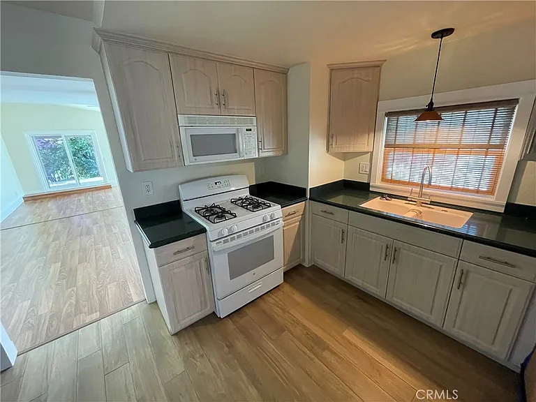 2668 Hacienda Dr — Photo 4