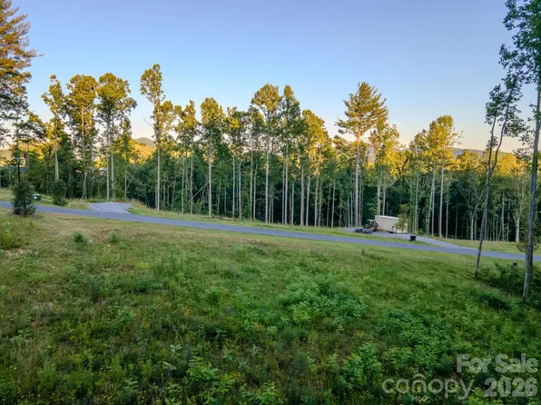 432 Irvine Dr, Fairview, NC 28730