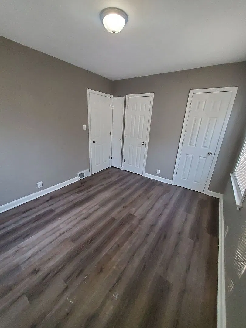 Large 3 bedroom Single Family with finished basement — Photo 4