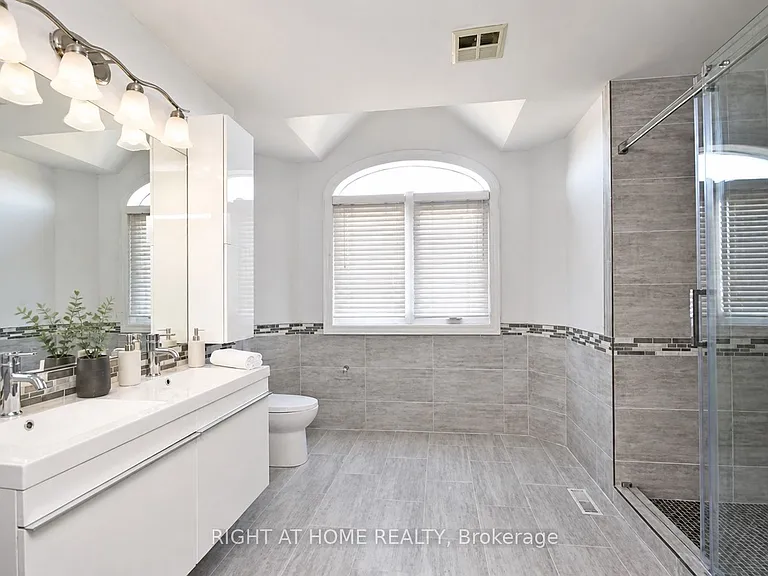 1466 Bayshire Dr — Photo 16