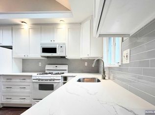 266 Edwards St #2F, Ridgewood, NJ 07450