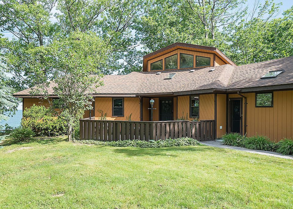 1st image of 9696 Oak Grove Dr