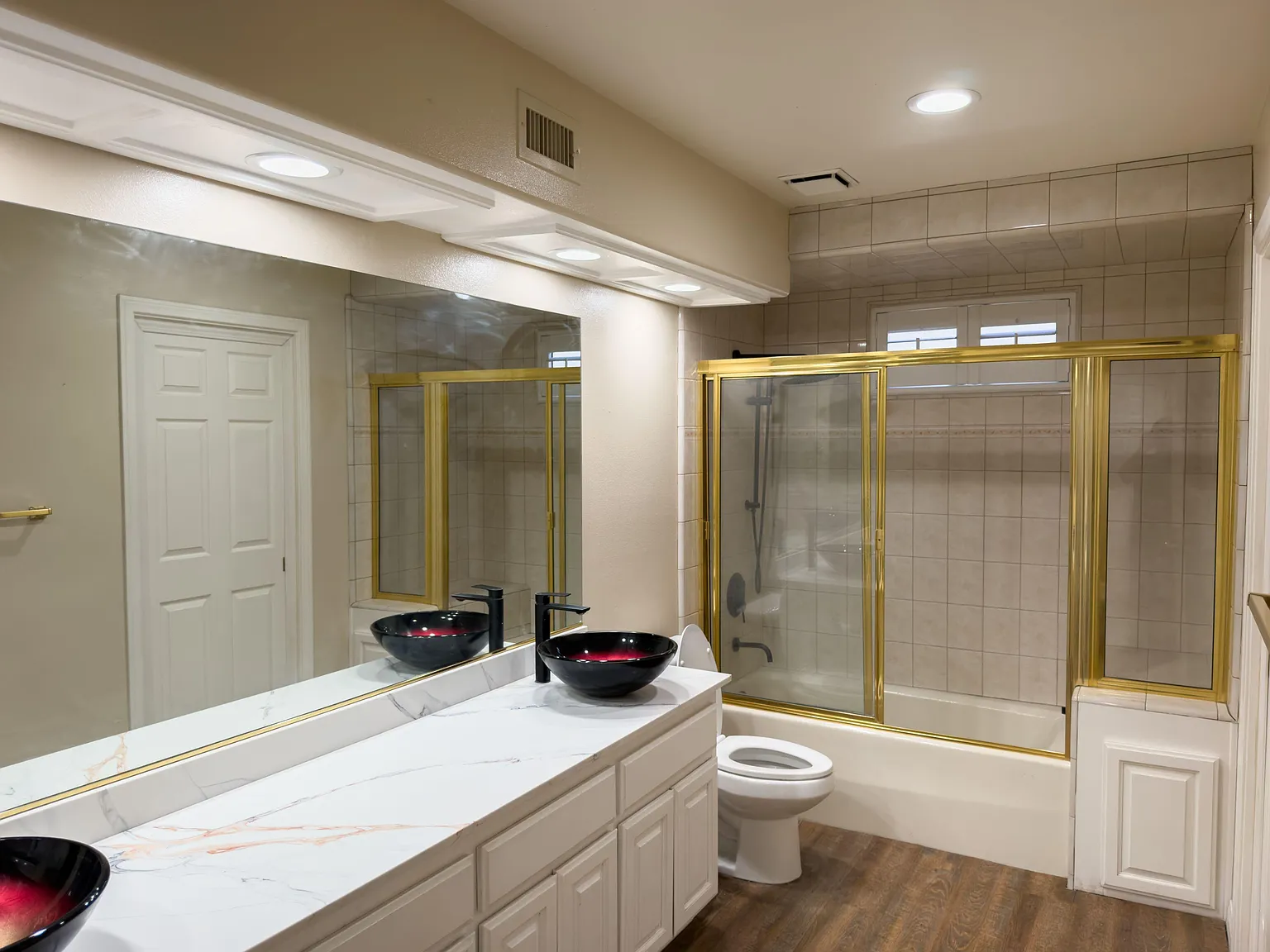 4 bed, 3.0 bath, 2500 sqft, $1,135 — Photo 3