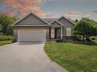 7496 Cedar Ct, Goodrich, MI 48438