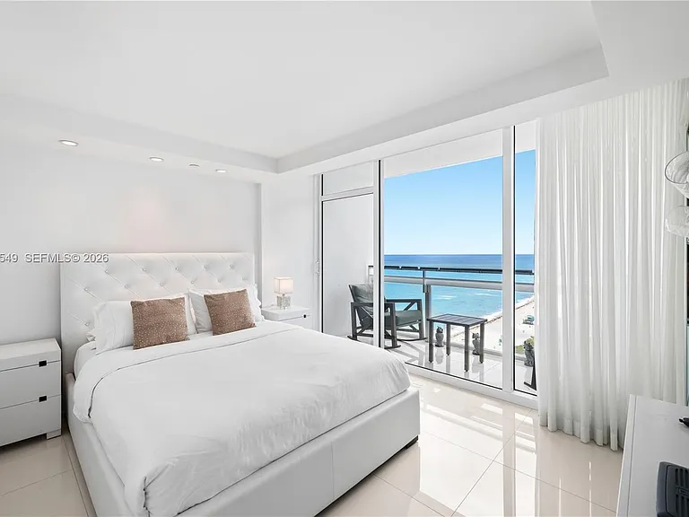 6801 Collins Ave #LPH06-DOORLPH14 — Photo 22