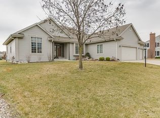 2504 Fox River Cir, Waukesha, WI 53189