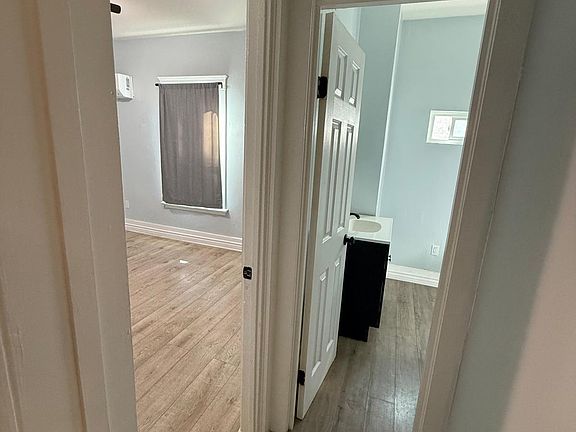 5th image of 735 E 11th St