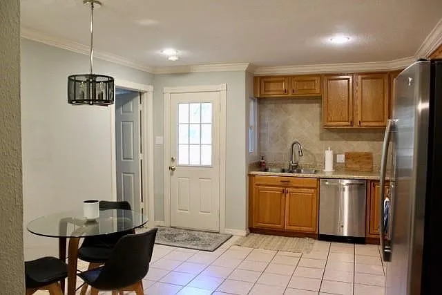 8011 Lorrie Dr — Photo 3