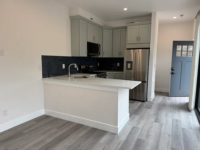 3212 S High St — Photo 4