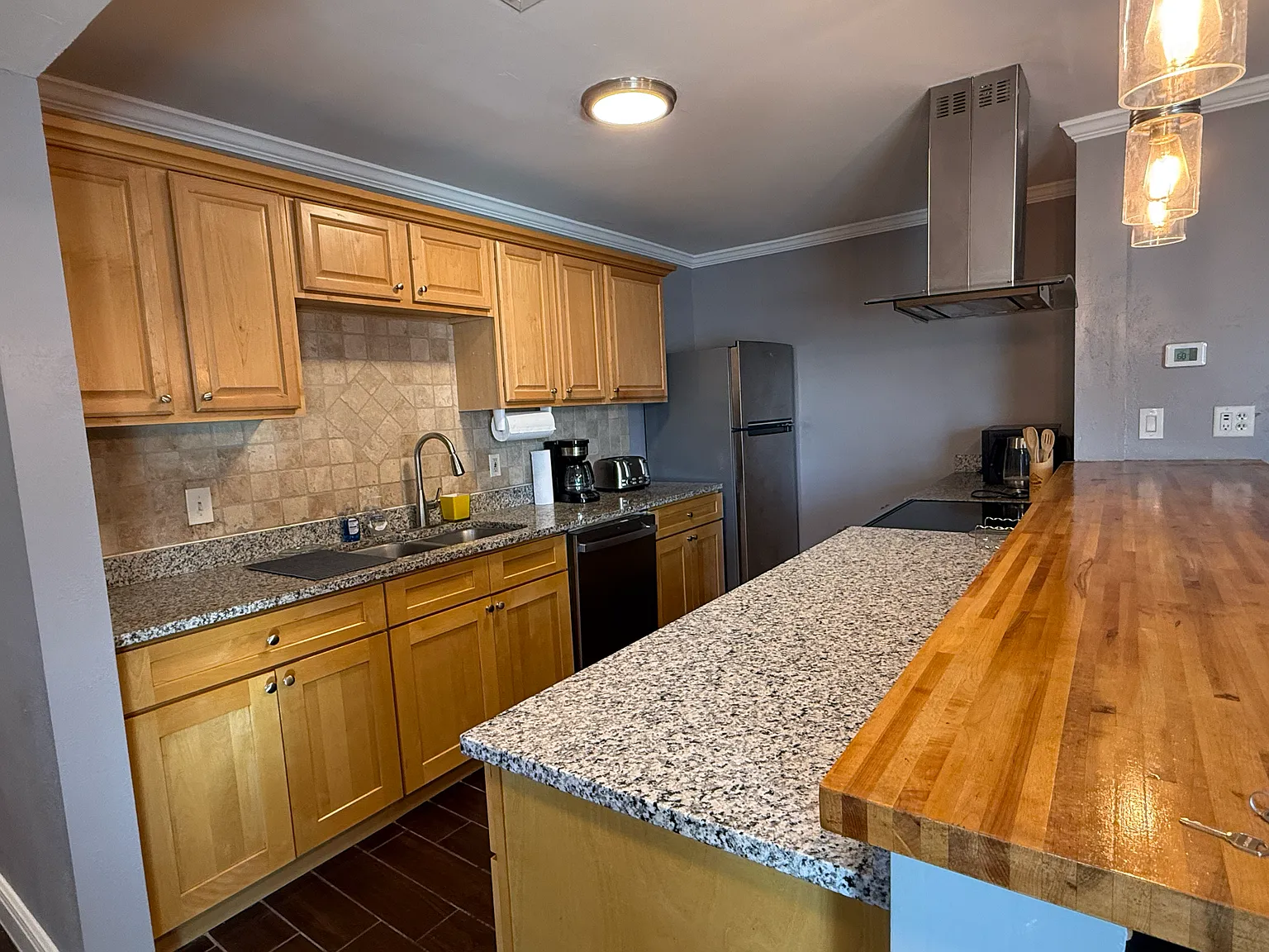 5815 Oxford Dr — Photo 2