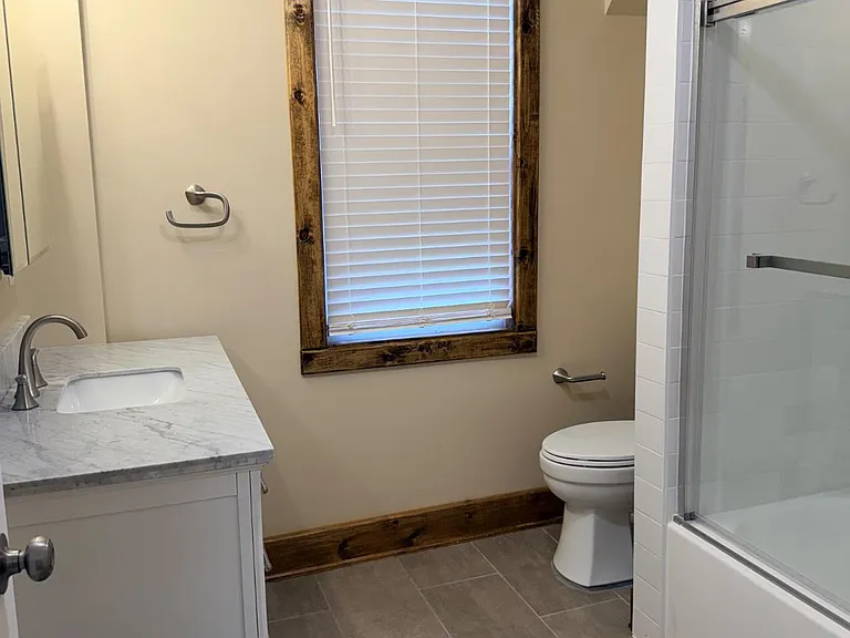 121 E Union St — Photo 24