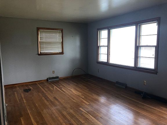 2nd image of 1943 Greenleaf Dr