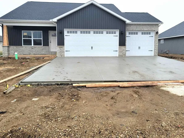 1304 Stoney Walk Way, Chillicothe, IL 61523