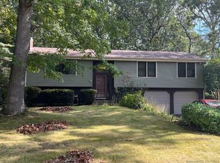 34 Stonehenge Dr, Windsor, CT 06095