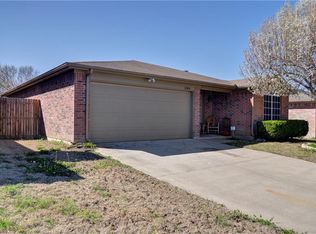 5904 James River Dr, Arlington, TX 76018