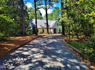 520 Fairway Dr, Southern Pines, NC 28387