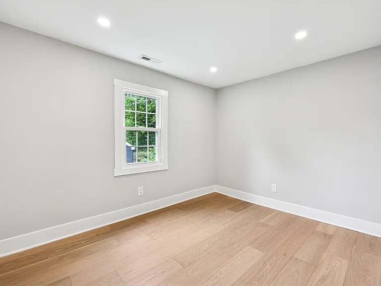 218 Biddulph Rd — Photo 42
