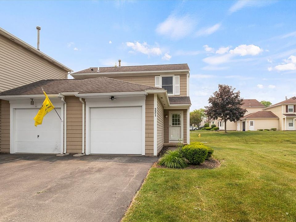 1st image of 221 Deerhurst Ln