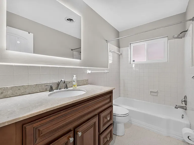 677 Selkirk Dr — Photo 25