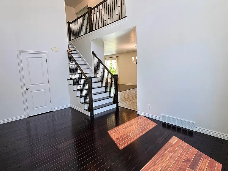 778 W Sunrise Way — Photo 3
