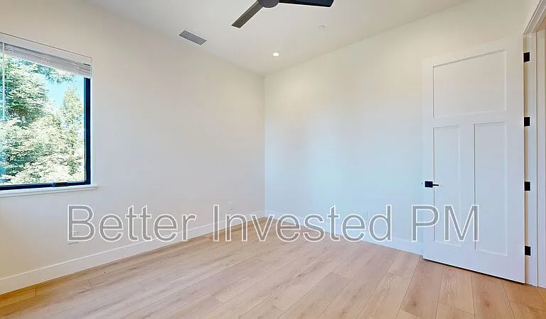 1900 Lyon Ct — Photo 8