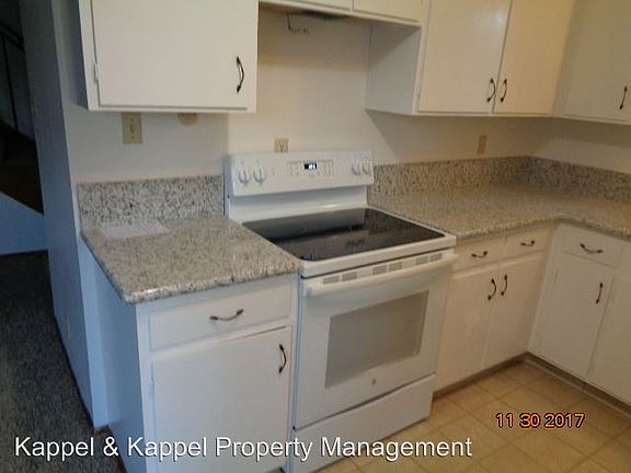 4th image of 920 El Camino Ave APT A