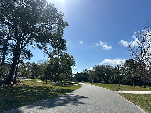 5th image of 25 Village Dr