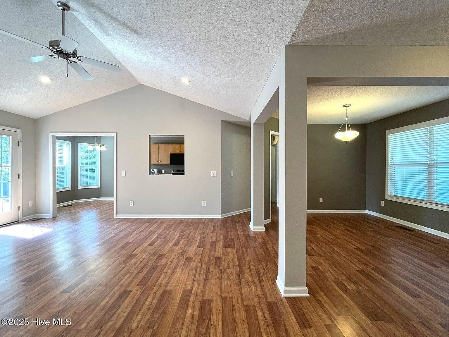 3 bed, 2.0 bath, 1460 sqft, $1,900 — Photo 4