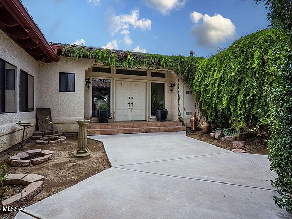 3rd image of 770 E Camino Vista Del Cielo