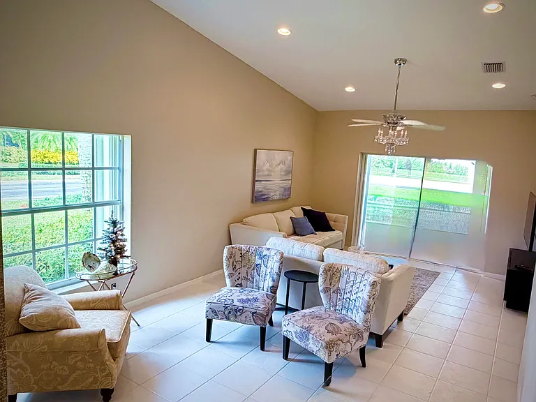 9391 Bridgeport Dr — Photo 2