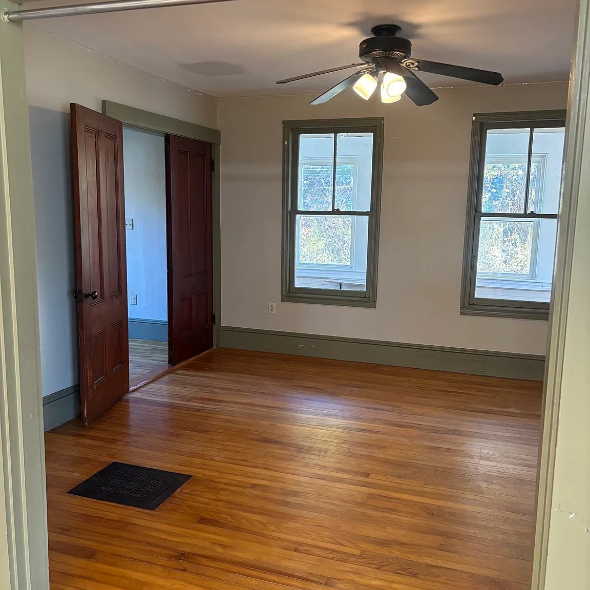 3 bed, 1.5 bath, 1403 sqft, $3,200 — Photo 4