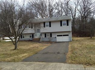 40 Woodland Dr, Wallingford, CT 06492