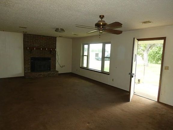 3rd image of 1077 SW Post Oak Rd