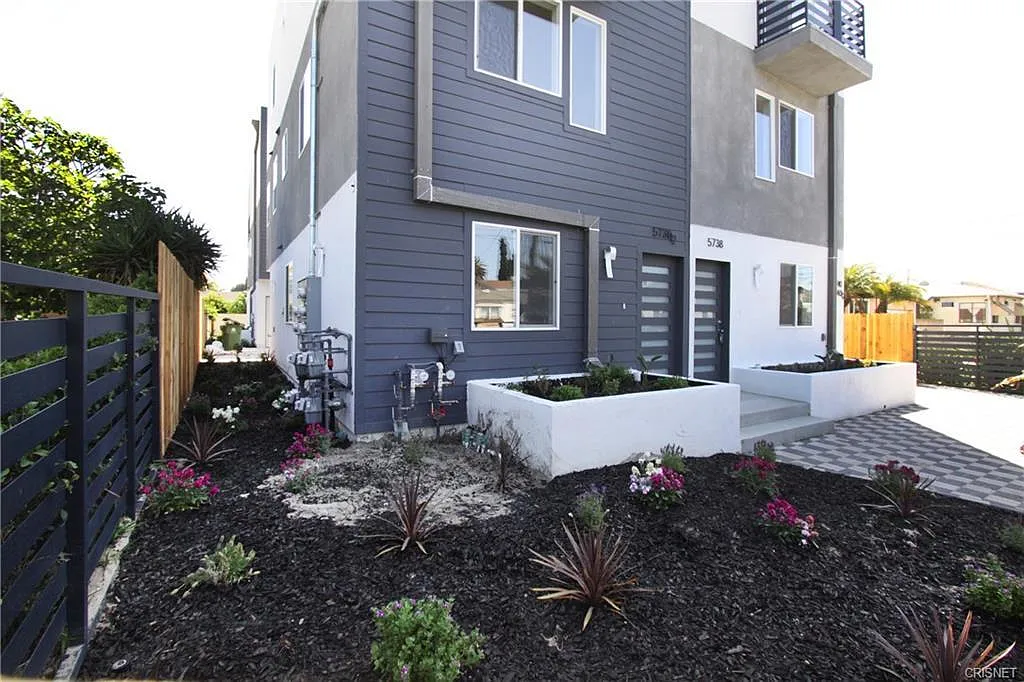 3 bed, 1434 sqft, $3,600 — Photo 2