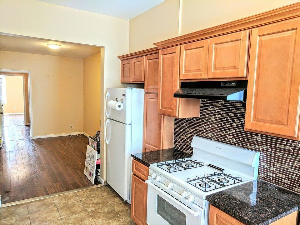 2nd image of 164 Wilson Ave APT 2L