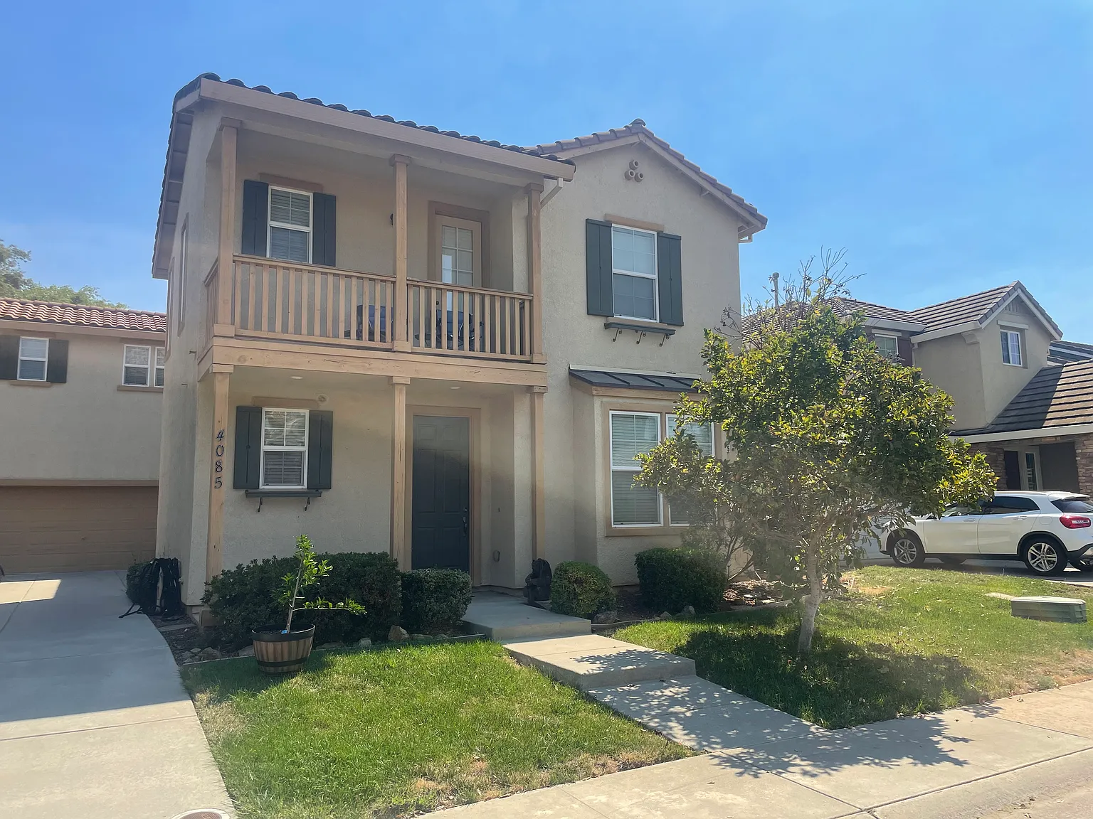 4085 Aragon Way photo 1