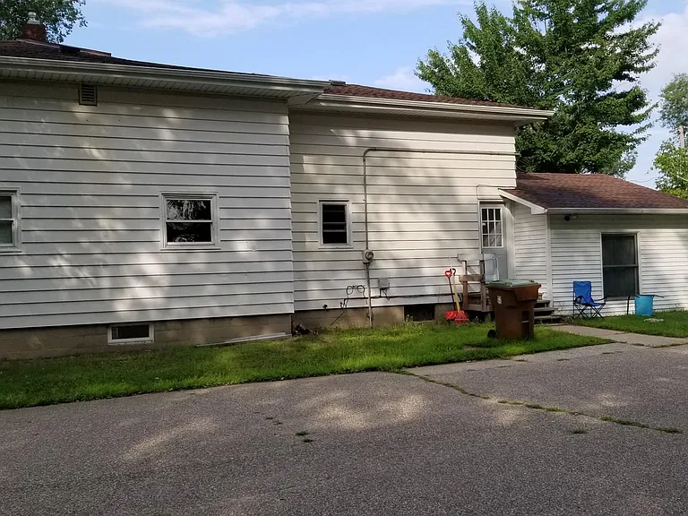 475 Clayton Ave — Photo 8