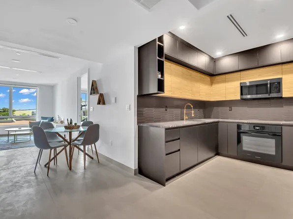 19 Hausman Street image 1 of 17