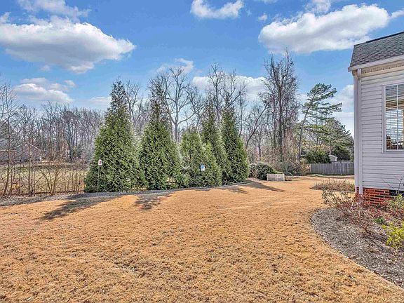3rd image of 213 Brenleigh Ct