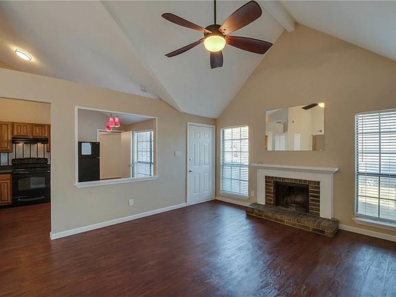 4th image of 2402 Brookdale Dr