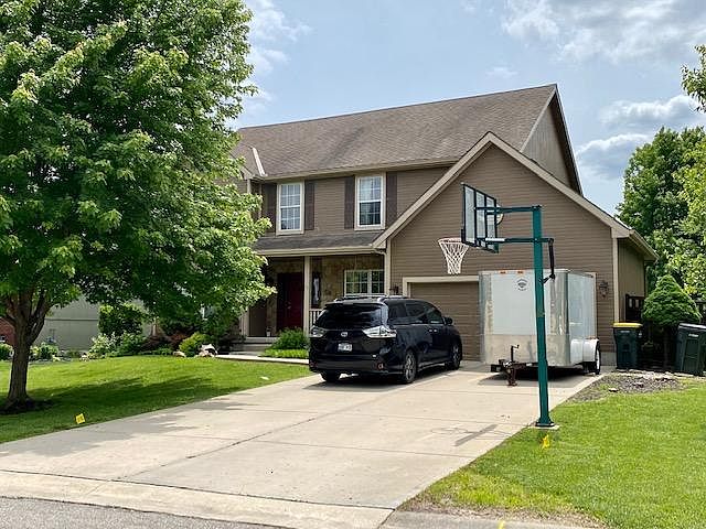 2nd image of 813 Cottonwood Dr