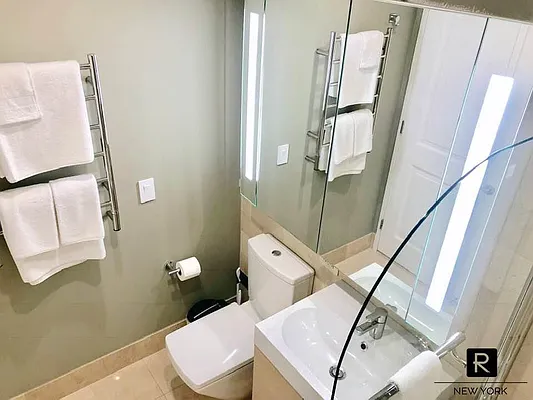 Rented by R New York | media 21