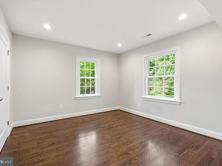 7825 Oldchester Rd — Photo 45