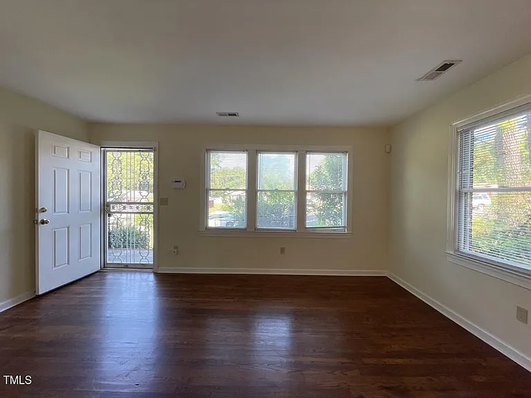 2721 Atlantic St — Photo 3