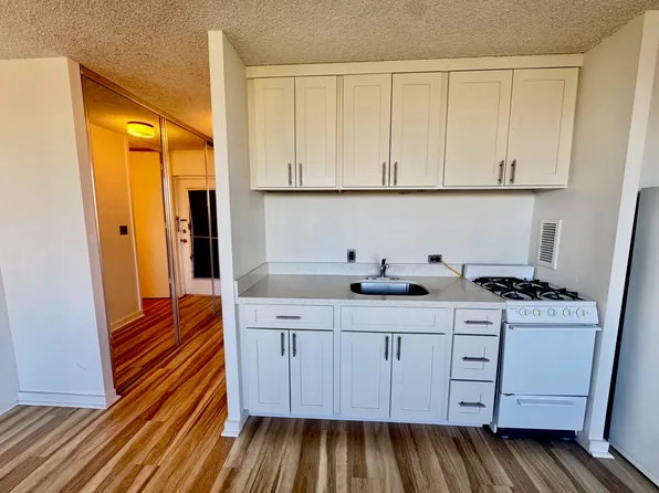 1550 Wilder Ave APT A713, Honolulu, HI 96822