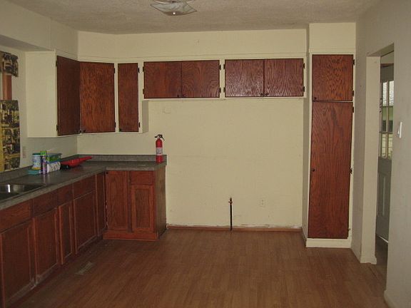 4th image of 201 S Merrill St