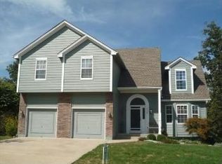 924 NE Emily Ln, Lees Summit, MO 64086