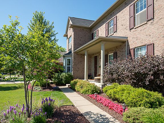 3rd image of 194 Dunhill Way St #73