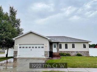 1922 17th Ct W, Williston, ND 58801