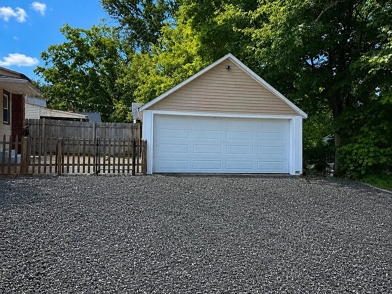 102 N Main St — Photo 12